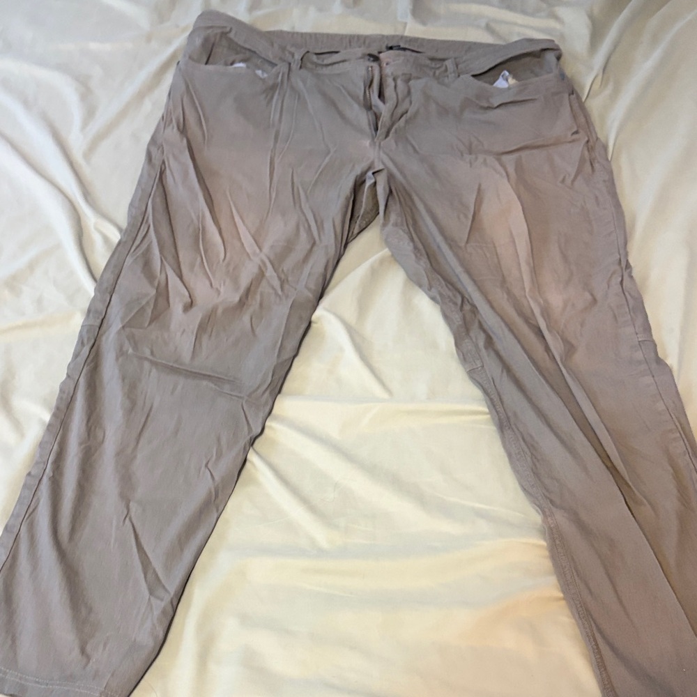 lululemon athletica Men's Khaki Chinos slim 30” length